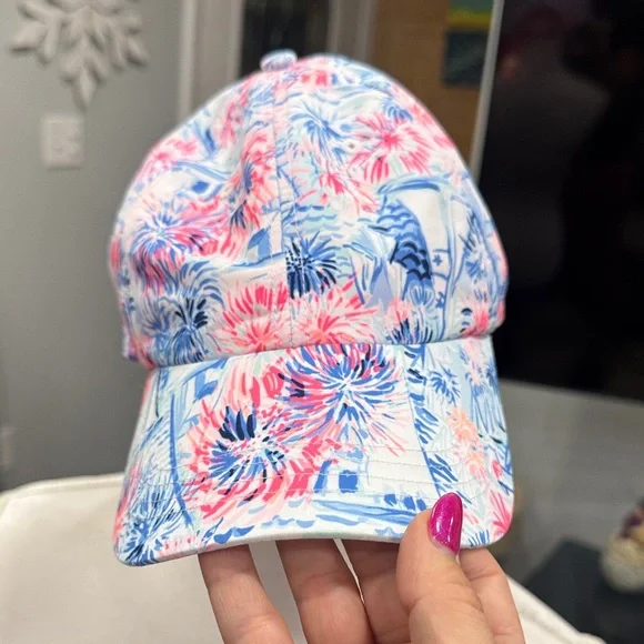 Lilly Pulitzer Run Around Hat - Picture 4 of 7